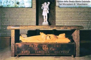 L'immagine mostra la tomba di Suor Maria Gabriella nel monastero di Vitorchiano (Comune in provincia di Viterbo- Lazio)